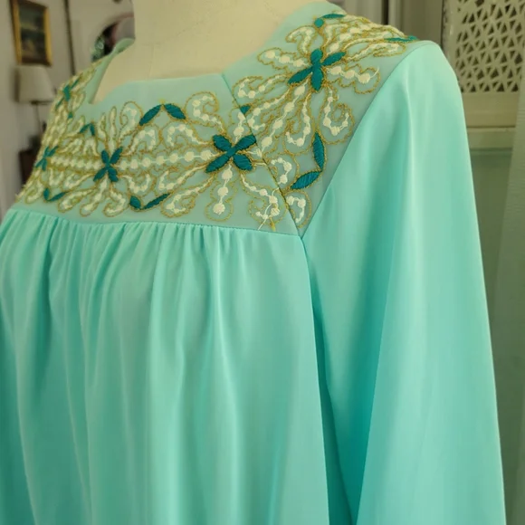 Vintage 1960s Goddard Artemis Nightgown Size S - Picture 3 of 6